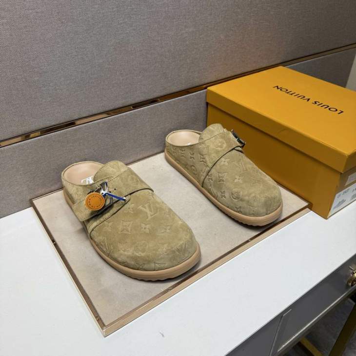 Picture of Louis Vuitton Slippers _SKULVsz39-44hnq1003869